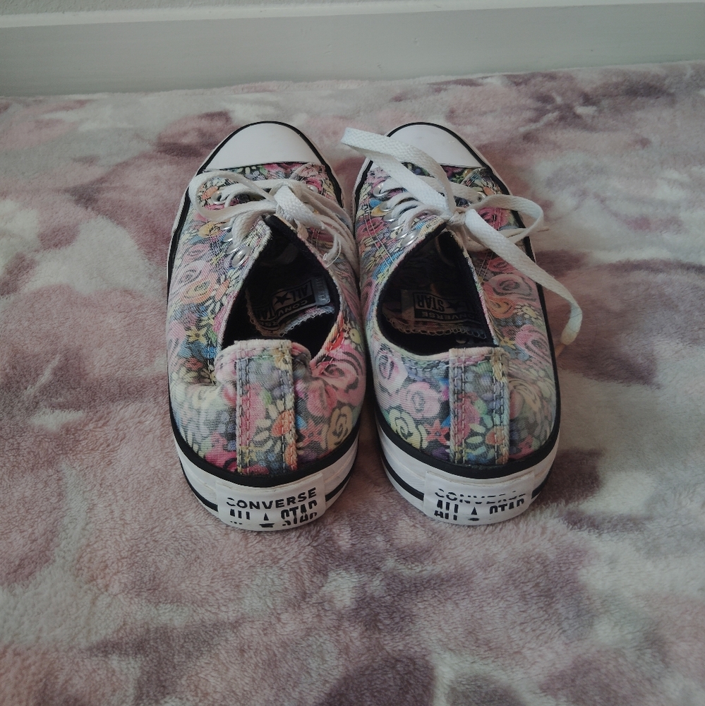Converse Chuck Taylor Floral Sneakers - Picture 4 of 6